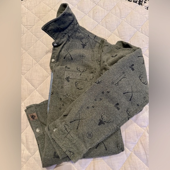 Legendary Whitetails Buck Camp Flannel Shirt, M - Picture 2 of 4